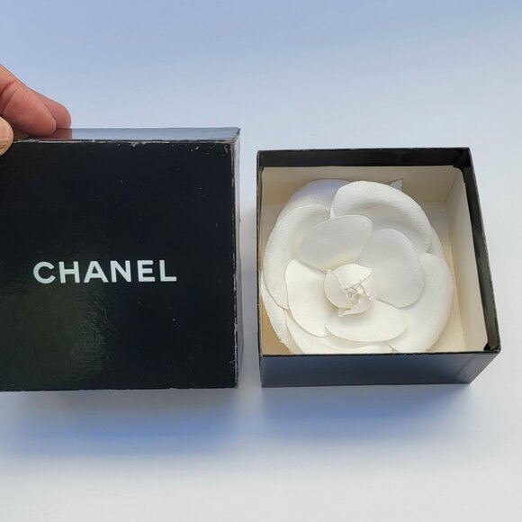 CHANEL classic large white fabric camellia corsage brooch pin. 4.25" wide. - Picture 8 of 15